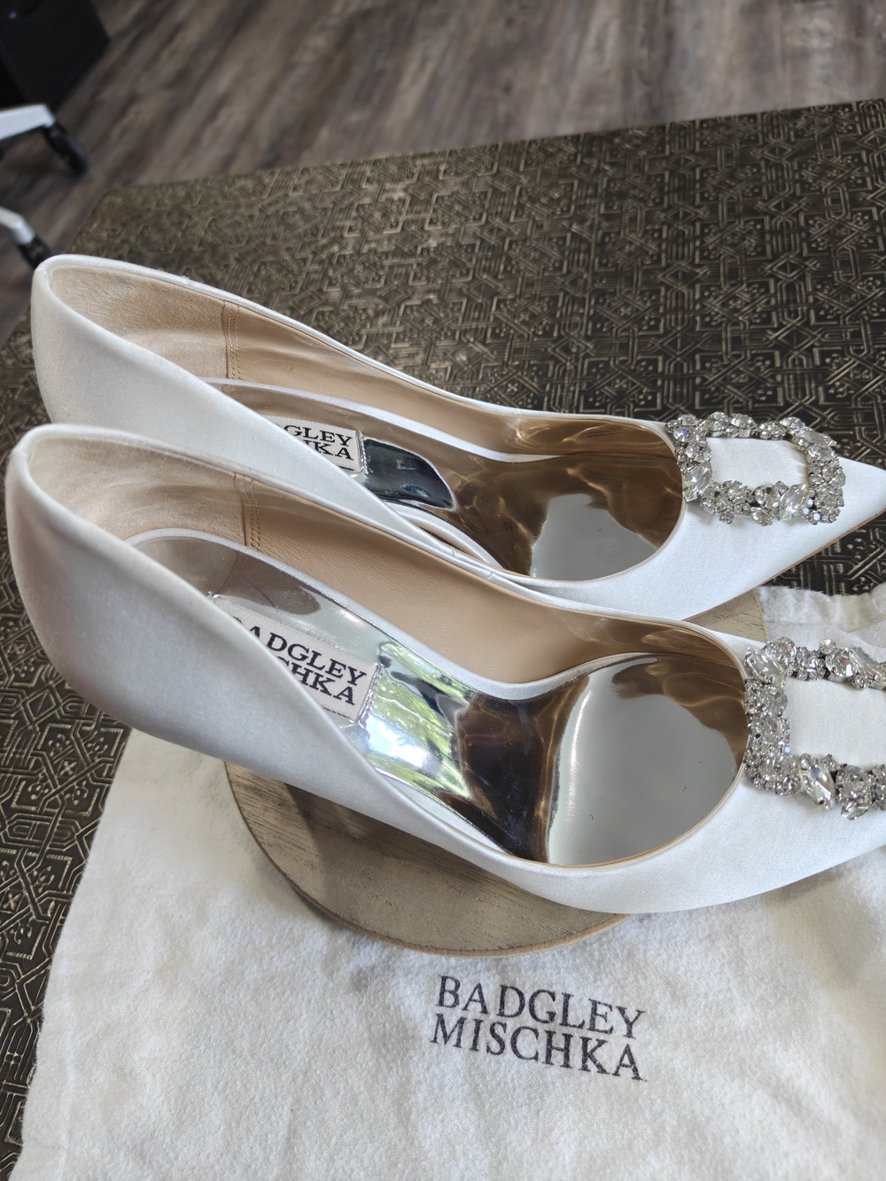 Badgley Mischka Women's Cher Crystal Buckle Pumps in white satin Size 8 EXC! - Picture 14 of 17